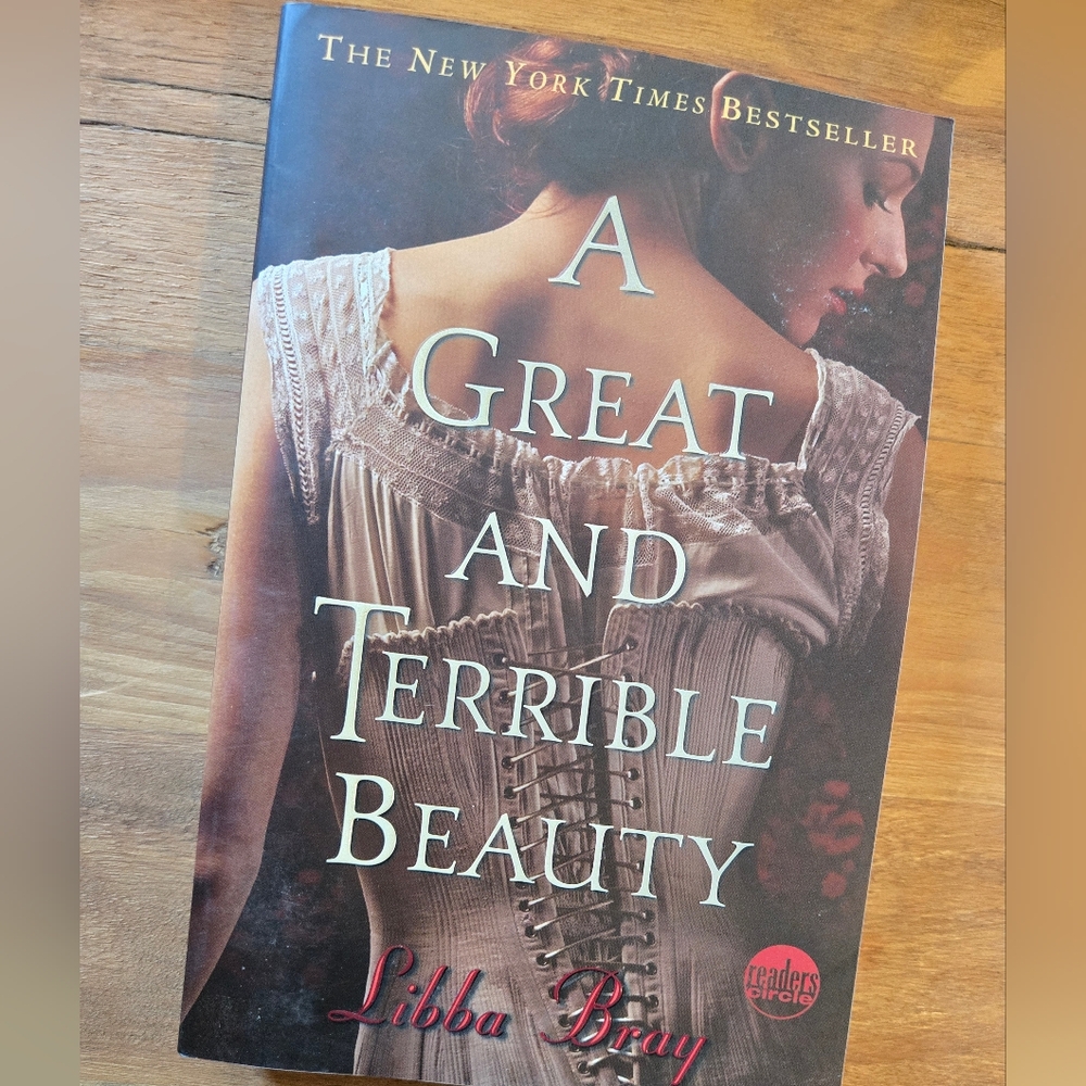📚✨️Libba Bray Book Bundle – Rebel Angels & A Great and Terrible Beauty - New - Picture 3 of 8